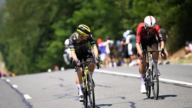 Lotto-Intermarché’s Huub Artz reprimanded for hand position 