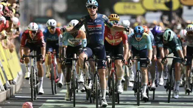Tour de France etapp 7: Tim Merlier sprintar till seger i Bordeaux