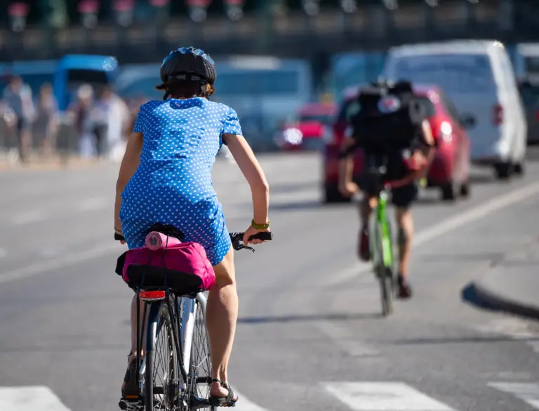 Rätt kläder för varje säsong – din guide till att cykla i Stockholm året runt