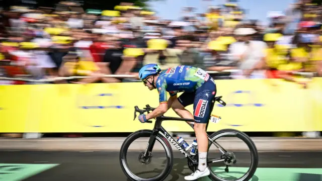 ”Man börjar bli rädd… det finns inte många möjligheter” – Tim Merlier besegrar ’trycket’ och levererar på sprintovänlig Tour de France