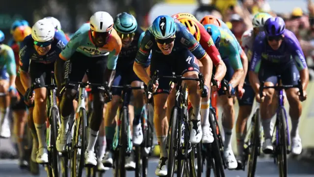 Tim Merlier tar sprintersträckan sju in i Bordeaux på Tour de France med oöverstiglig slutspurt
