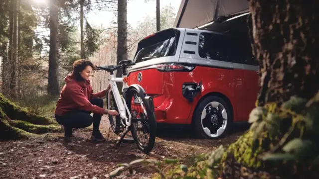 Volkswagen lanserar elcykel med bakåtradar, smarta glasögon och krashdetektion – siktar på världens säkraste